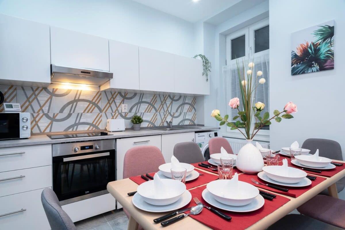 New Spacious Apartment At Superb Location Budapest Extérieur photo